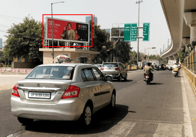 Sector 18 Atta Market Towards Sec-16, Noida